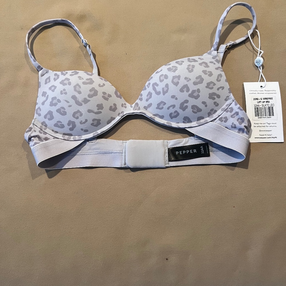 New with Tags Pepper Zero G wire free lift up Bra size 32AA